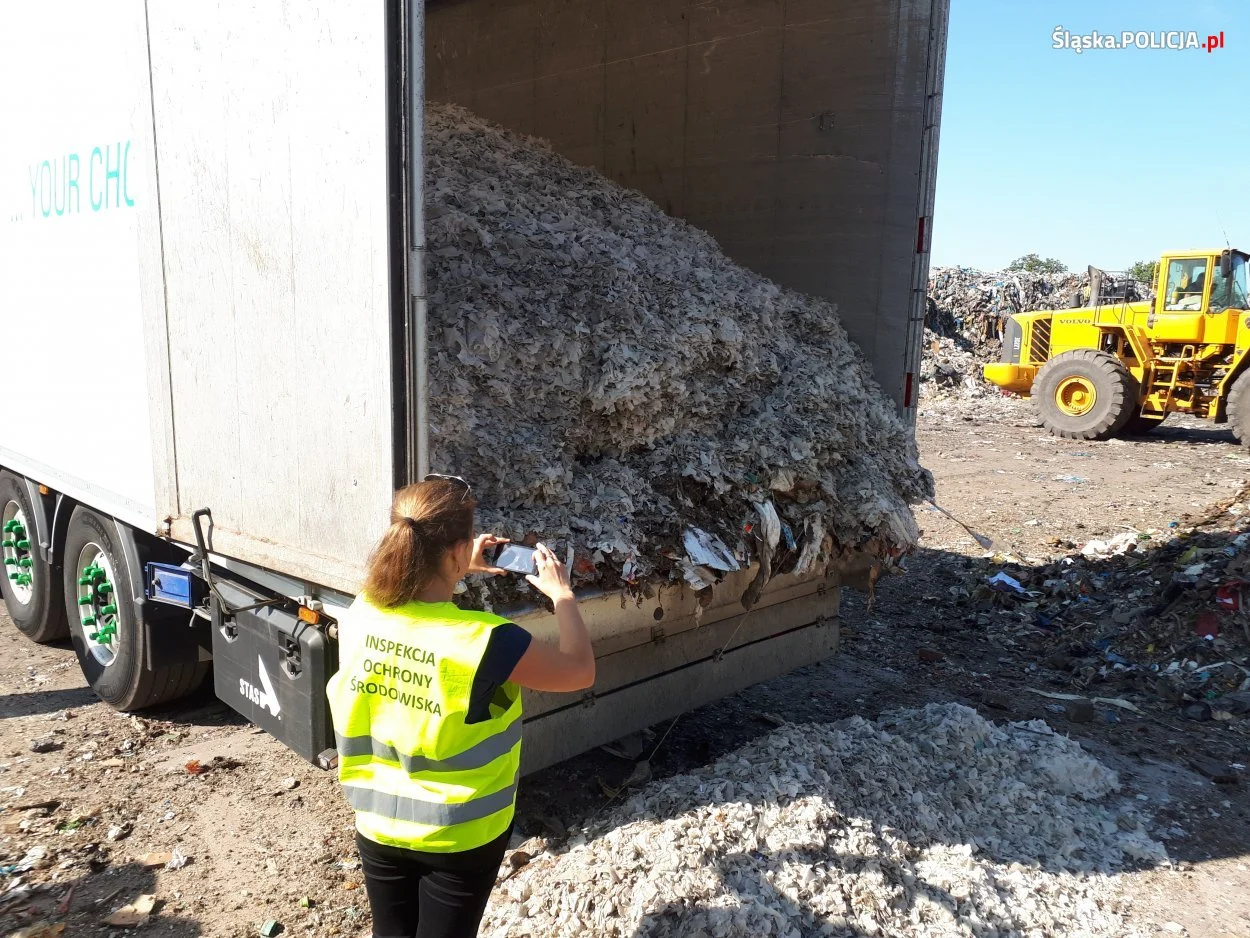 Na autostradzie A1 w Zabrzu zatrzymano ciężarówkę nielegalnie przewożącą odpady z Niemiec!