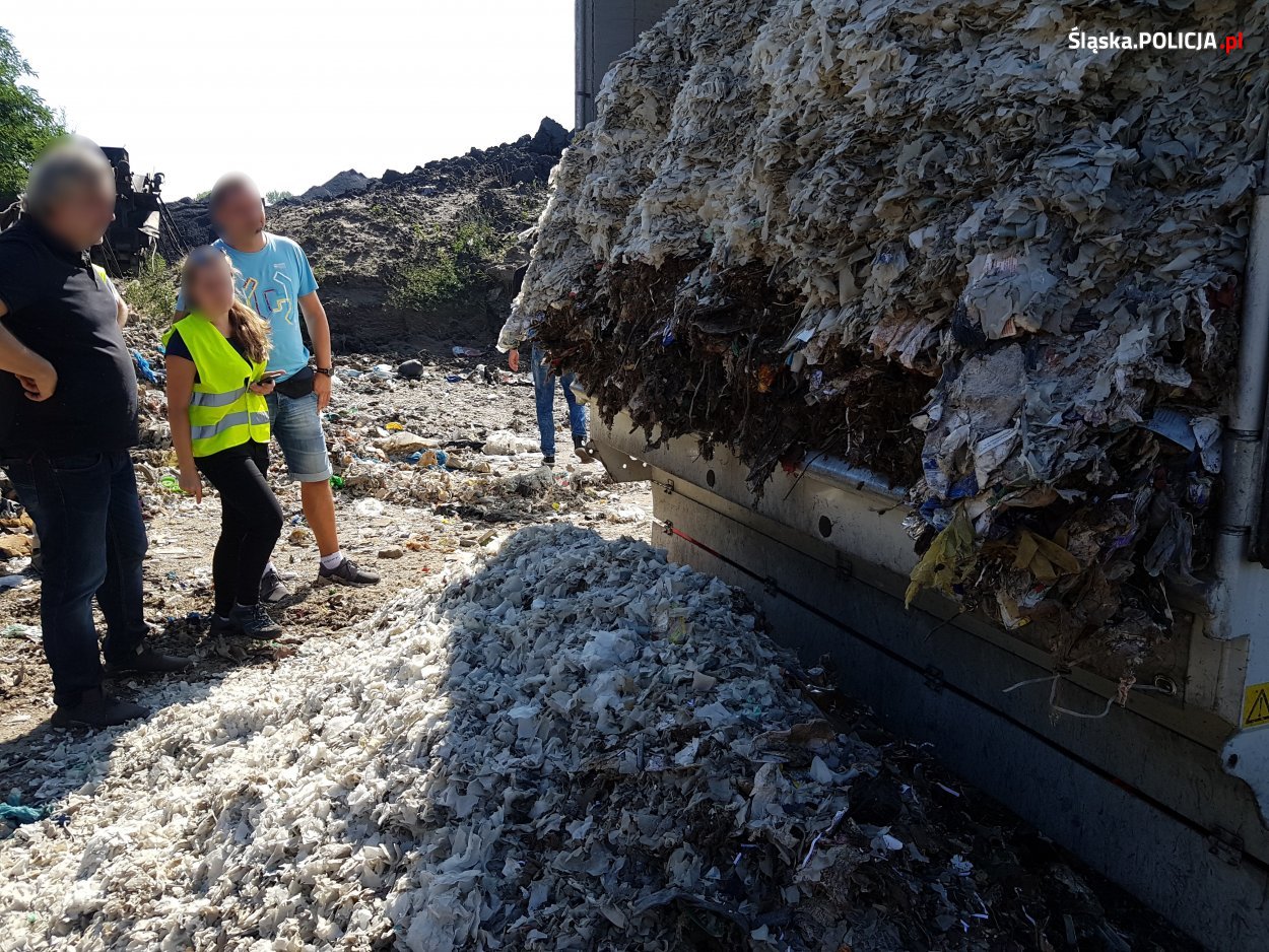 Na autostradzie A1 w Zabrzu zatrzymano ciężarówkę nielegalnie przewożącą odpady z Niemiec!