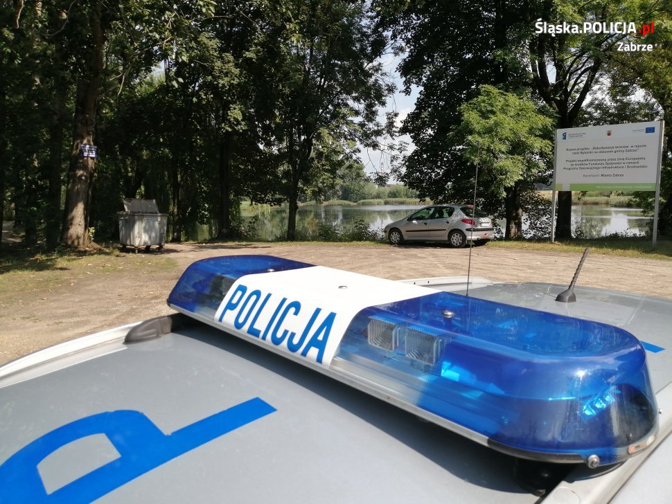 Zabrze: 14 i 15 latka pijane nad wodą. Nastolatki wpadły do stawu. Pomógł przechodzień