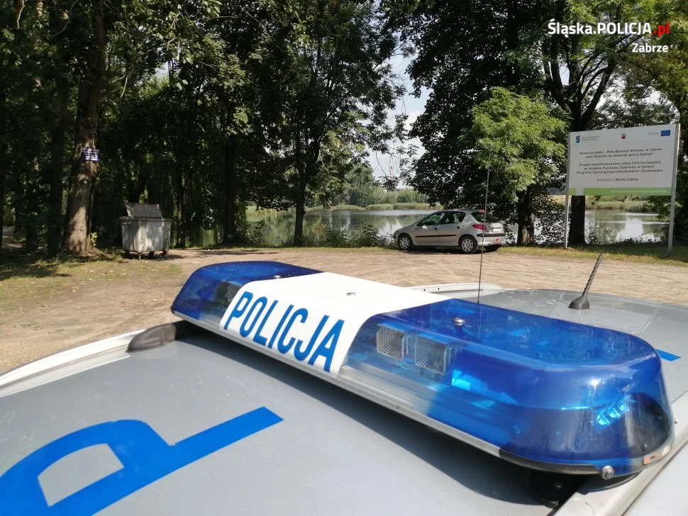 Zabrze: 14 i 15 latka pijane nad wodą. Nastolatki wpadły do stawu. Pomógł przechodzień