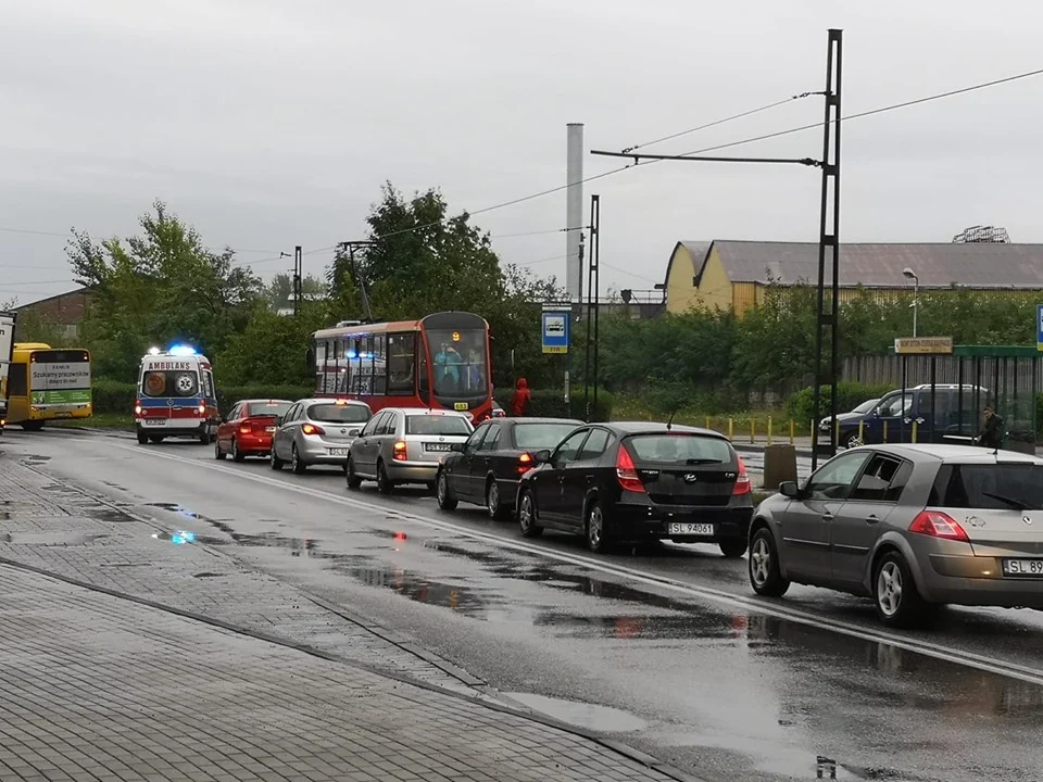 Ruda Śląska: Zderzenie autobusu linii 121 z ciężarówką