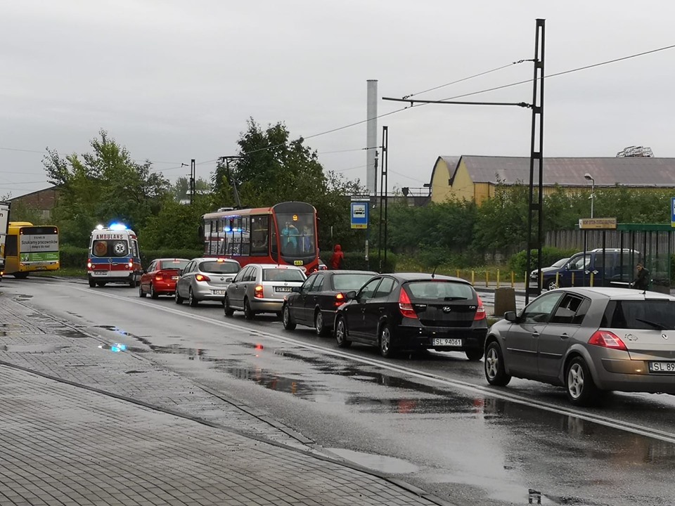 Ruda Śląska: Zderzenie autobusu linii 121 z ciężarówką
