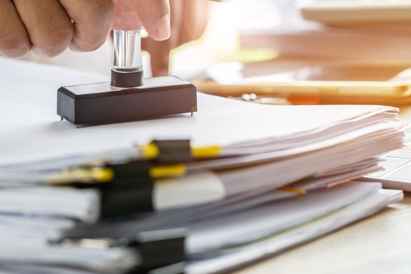Dlaczego warto stosować pieczątki w swoim biznesie?