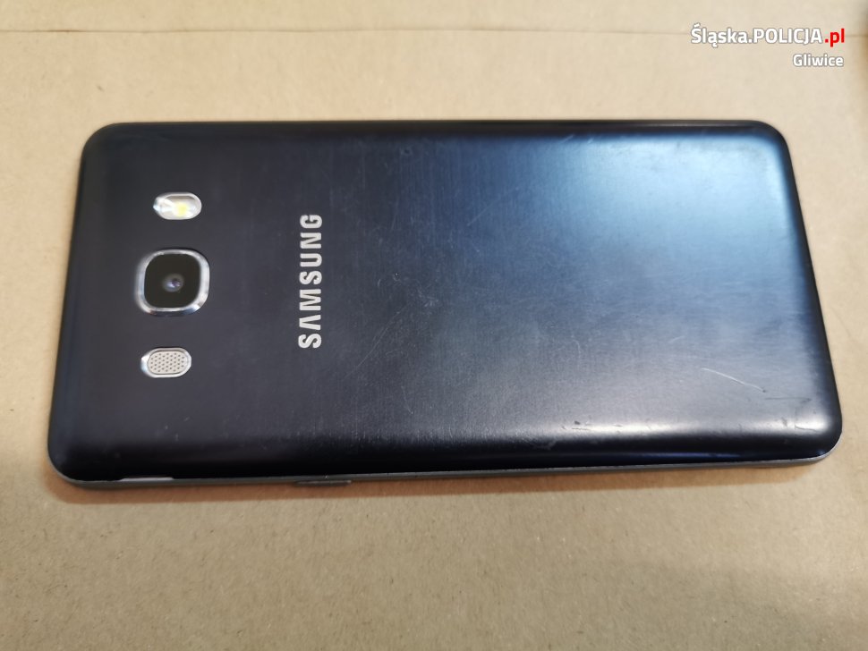 Znaleziono telefon komórkowy