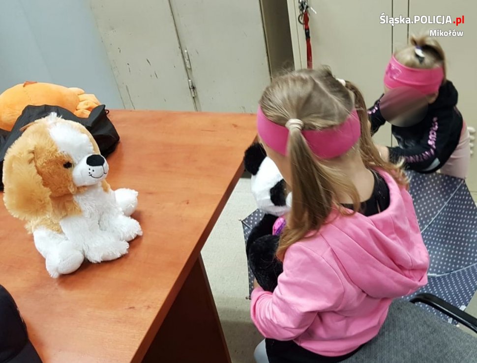 Dzielnicowy udzielił pomocy młodej kobiecie, która dostała ataku padaczki