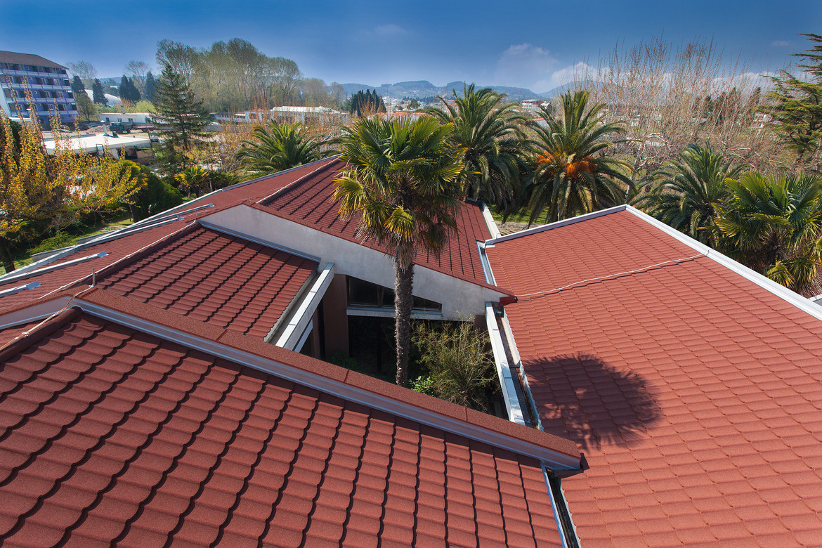 Dachy stalowe: solidność i bezpieczeństwo w jednym