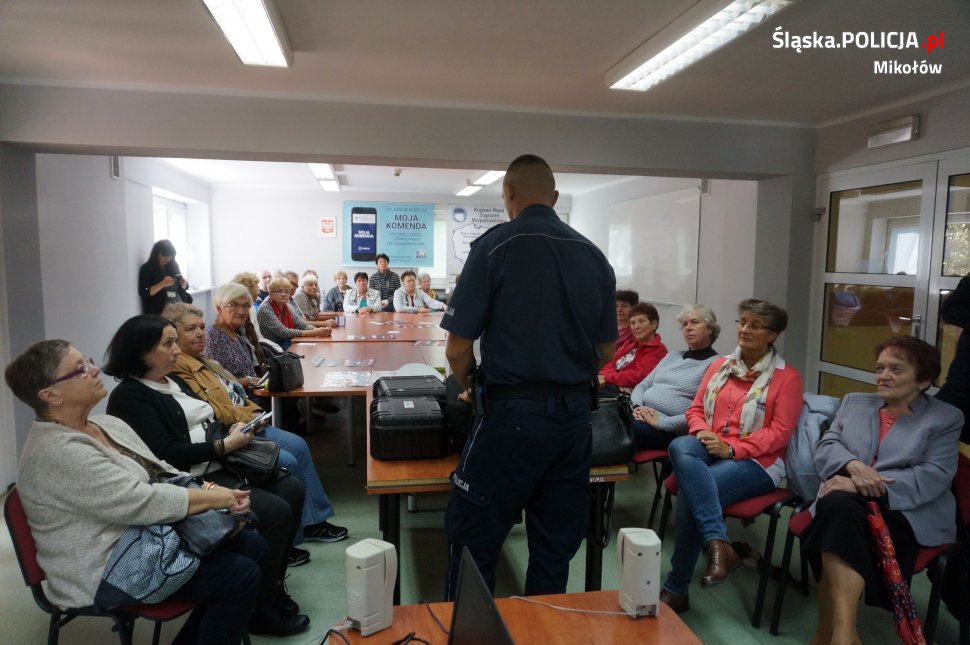 Seniorzy odwiedzili mikołowską komendę