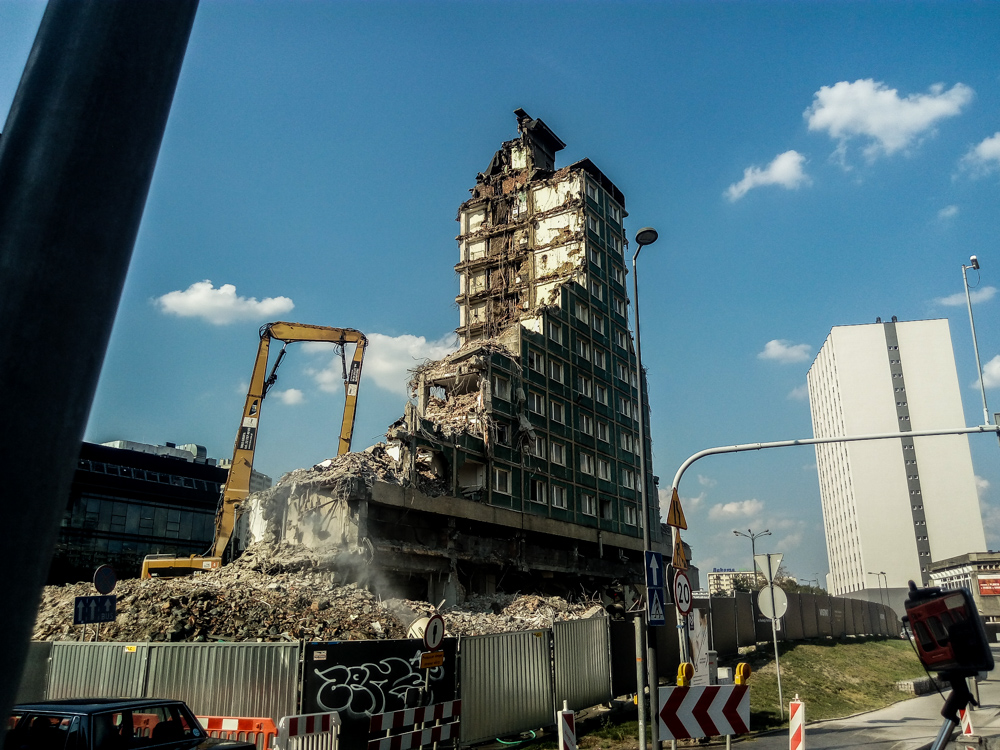 Tak znika Hotel Silesia - ostatni etap rozbiórki [ZDJĘCIA]