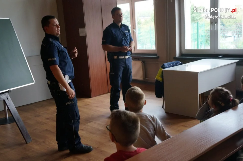 Świętochłowiccy policjanci w trosce o bezpieczeństwo pierwszaków