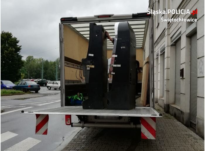 Policjanci i funkcjonariusze KAS zabezpieczyli kolejne 2 automaty do gier hazardowych