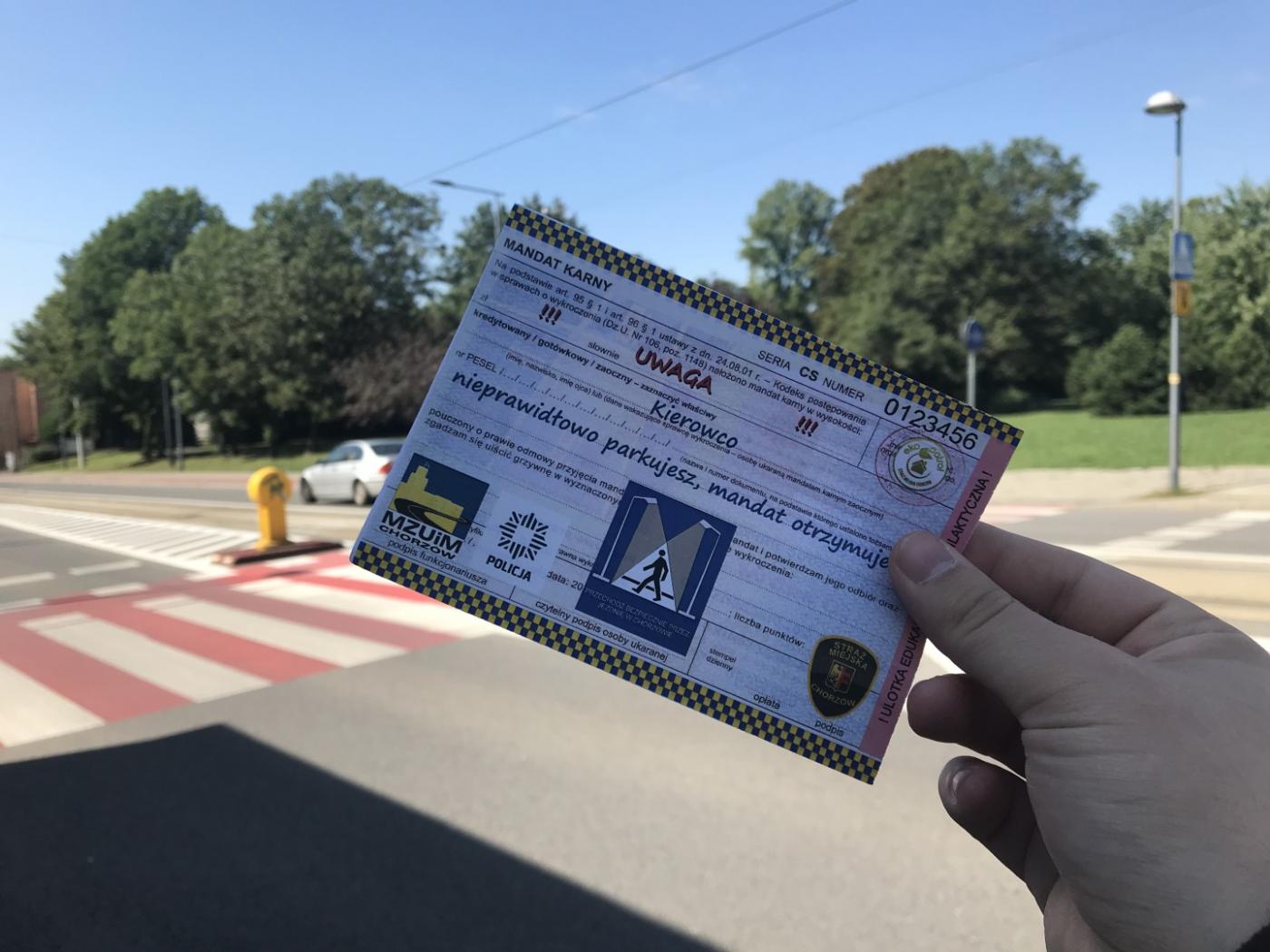 W Chorzowie policja i straż miejska ruszają ze specjalną akcją "Przechodź bezpiecznie"