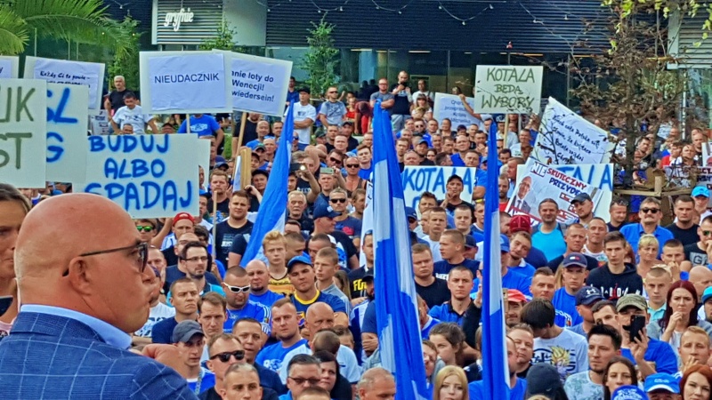 Chcemy stadionu! Manifestacja kibiców Ruchu Chorzów [ZDJĘCIA]