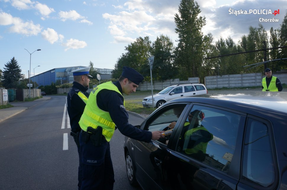 Adepci Szkoły policji w Katowicach na pierwszych służbach zatrzymali pijanych kierowców