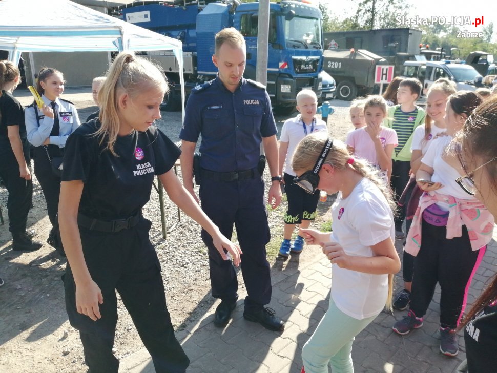Zabrzańscy mundurowi z zespołu profilaktyki brali udział w XV Dniu Nauki
