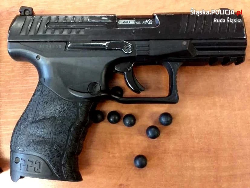 Ruda Śląska: 28-latek zatrzymany z bronią i narkotykami trafił do aresztu
