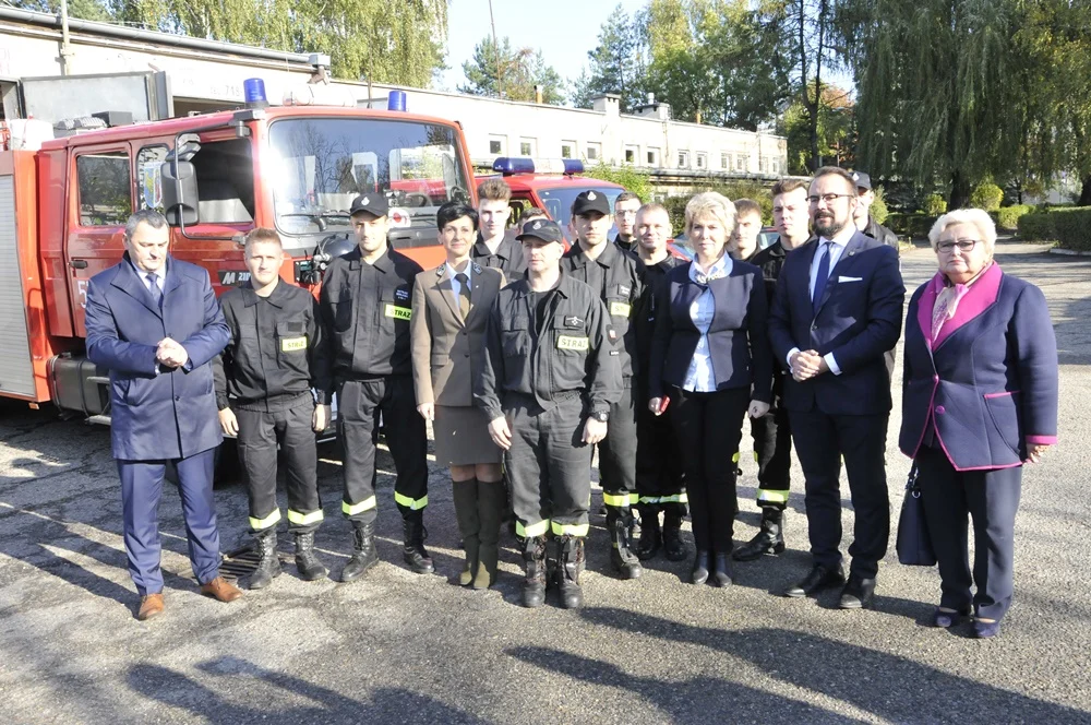 Konferencja prasowa pod siedzibą OSP 4