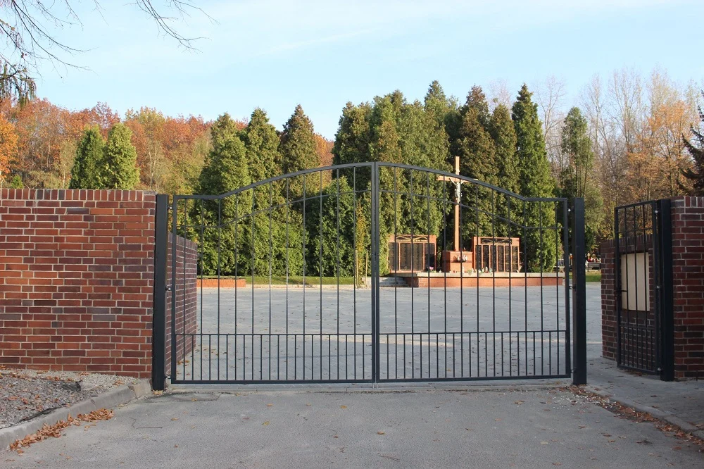 Zakończyła się częściowa modernizacja cmentarza komunalnego w Halembie