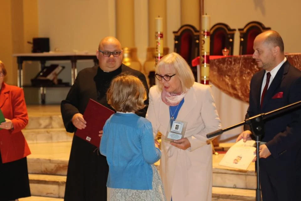 Gloria Dei 6