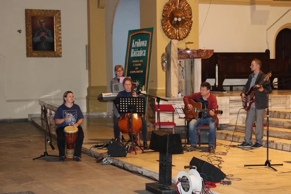 Gloria Dei 15