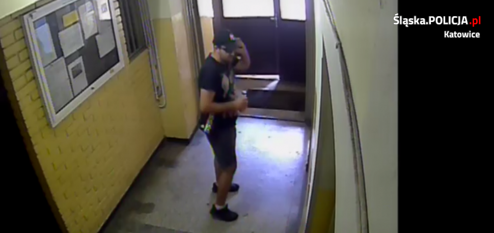 Mężczyzna podejrzany o wyłudzenie pieniędzy. Rozpoznajesz go? Powiadom policję!