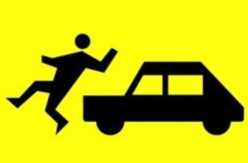 Wypadek na przejściu dla pieszych. 68-latek trafił do szpitala. Policja apeluje o rozwagę