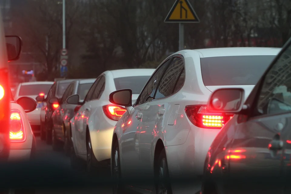 Korytarz życia i jazda na suwak obowiązkowe - sejm znowelizował prawo o ruchu drogowym