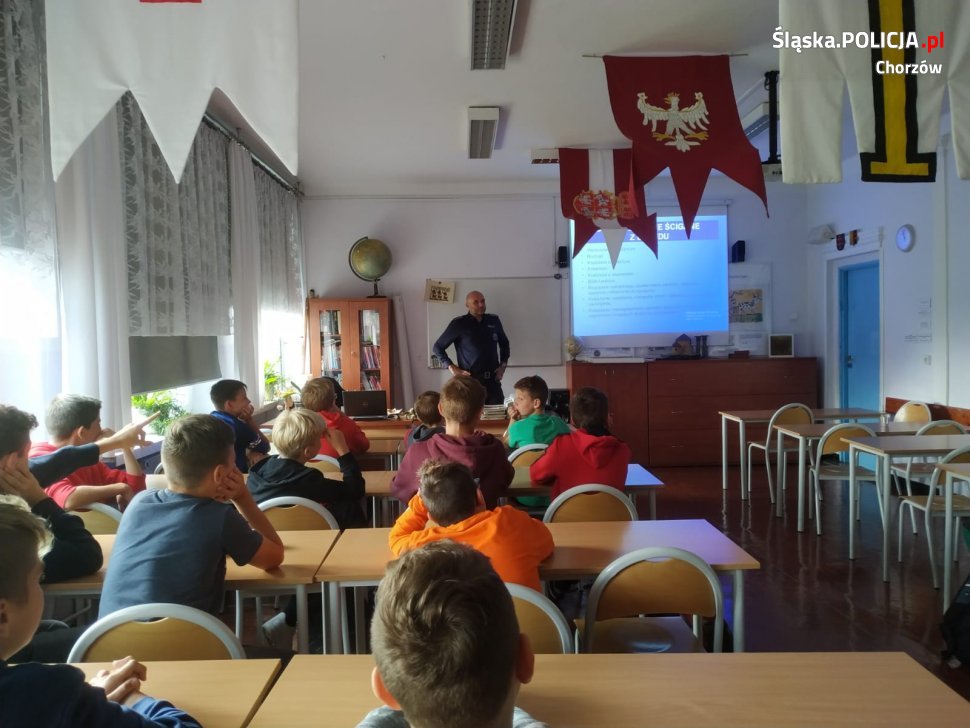 Dzielnicowi spotkali się z siódmoklasistami