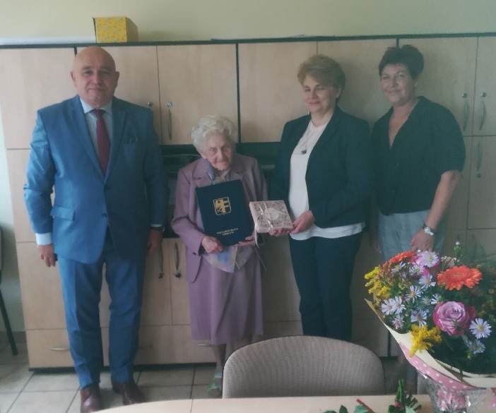 Pani Cecylią Ćwieląg obchodziła 100 urodziny! Niech nam żyje 200 lat!