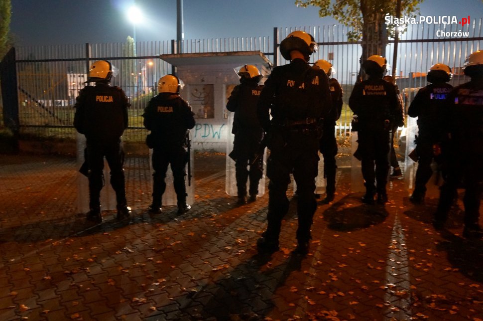 Policjanci z Chorzowa dbali o bezpieczeństwo podczas sobotnich zmagań piłkarskich