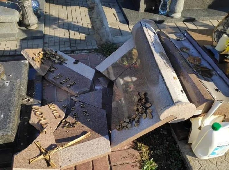 Kilka dni przed dniem Wszystkich Świętych w Zabrzu-Helence zdewastowano nagrobki