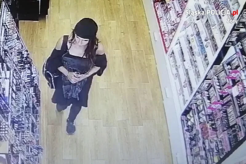 Rozpoznajesz kobietę podejrzaną o kradzieże? Powiadom policję!