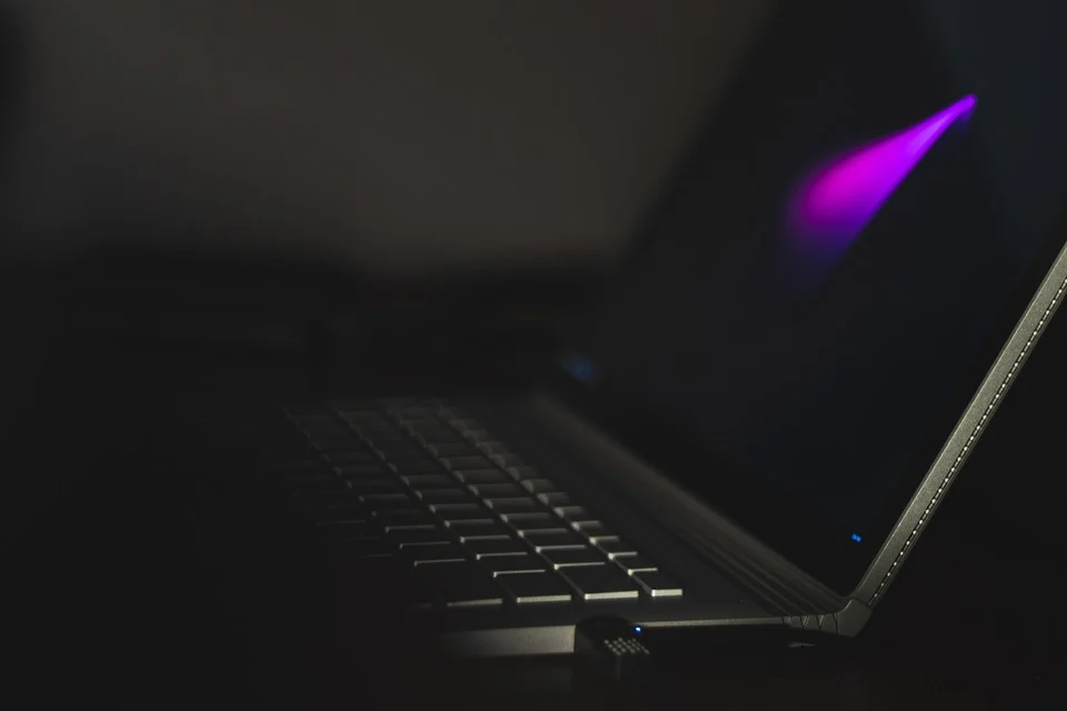 Oszuści internetowi znów działają. 25-latka z Żor padła ich ofiarą