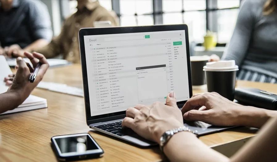 Policjanci z Rudy Śląskiej ostrzegają przed fałszywymi wiadomościami e-mail