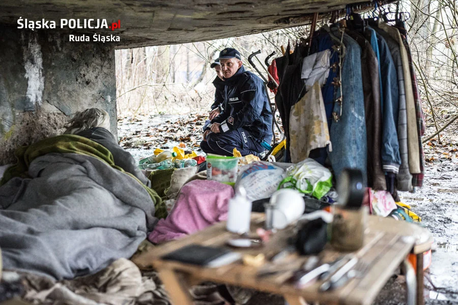 Gdy temperatura spada reagujmy! Wystarczy jeden telefon, aby uratować komuś życie
