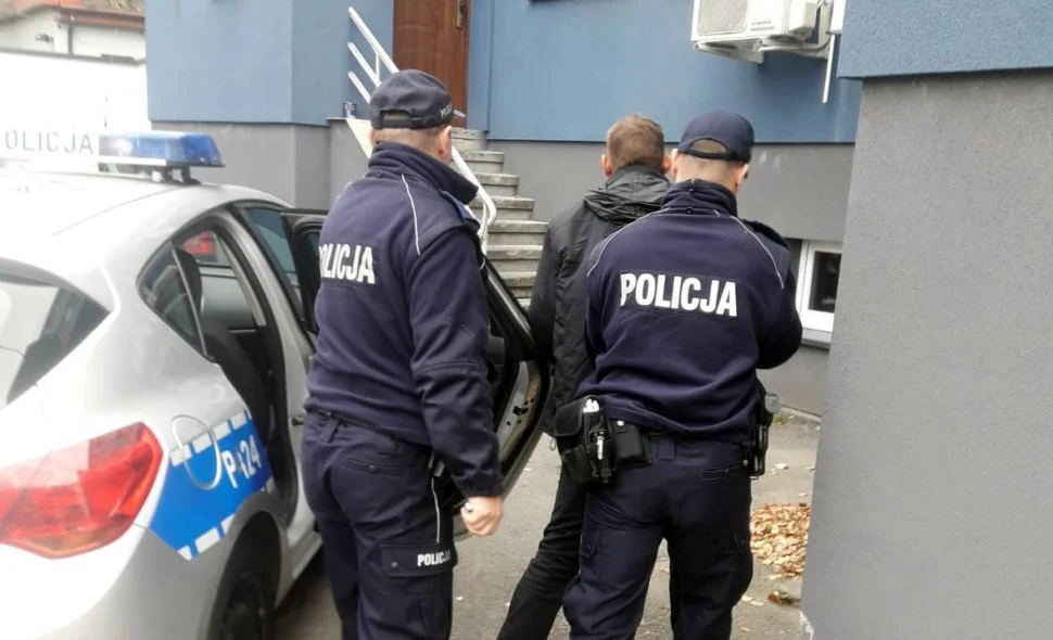 39-letni mikołowianin ukradł ponad 3 tys. zł. z pozostawionego w autobusie plecaku