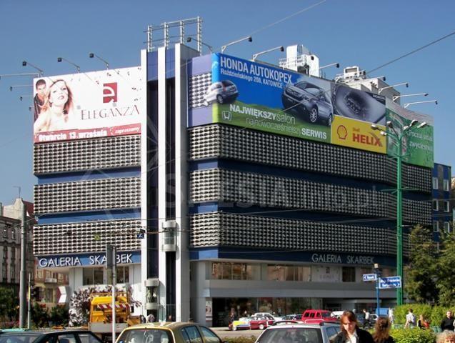 Ewakuacja w centrum Katowic - ponad 100 osób musiało szybko opuścić Skarbka