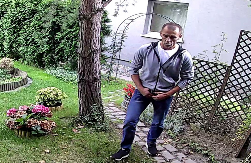 Podejrzany o włamanie do domu. Rozpoznajesz go?