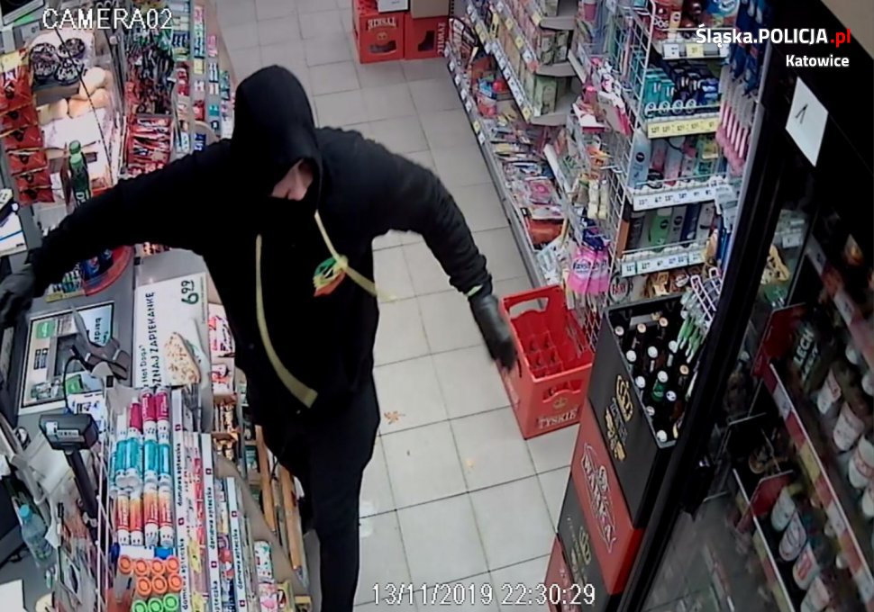 Rozbój z użyciem noża w Katowicach. Rozpoznajesz sprawcę?