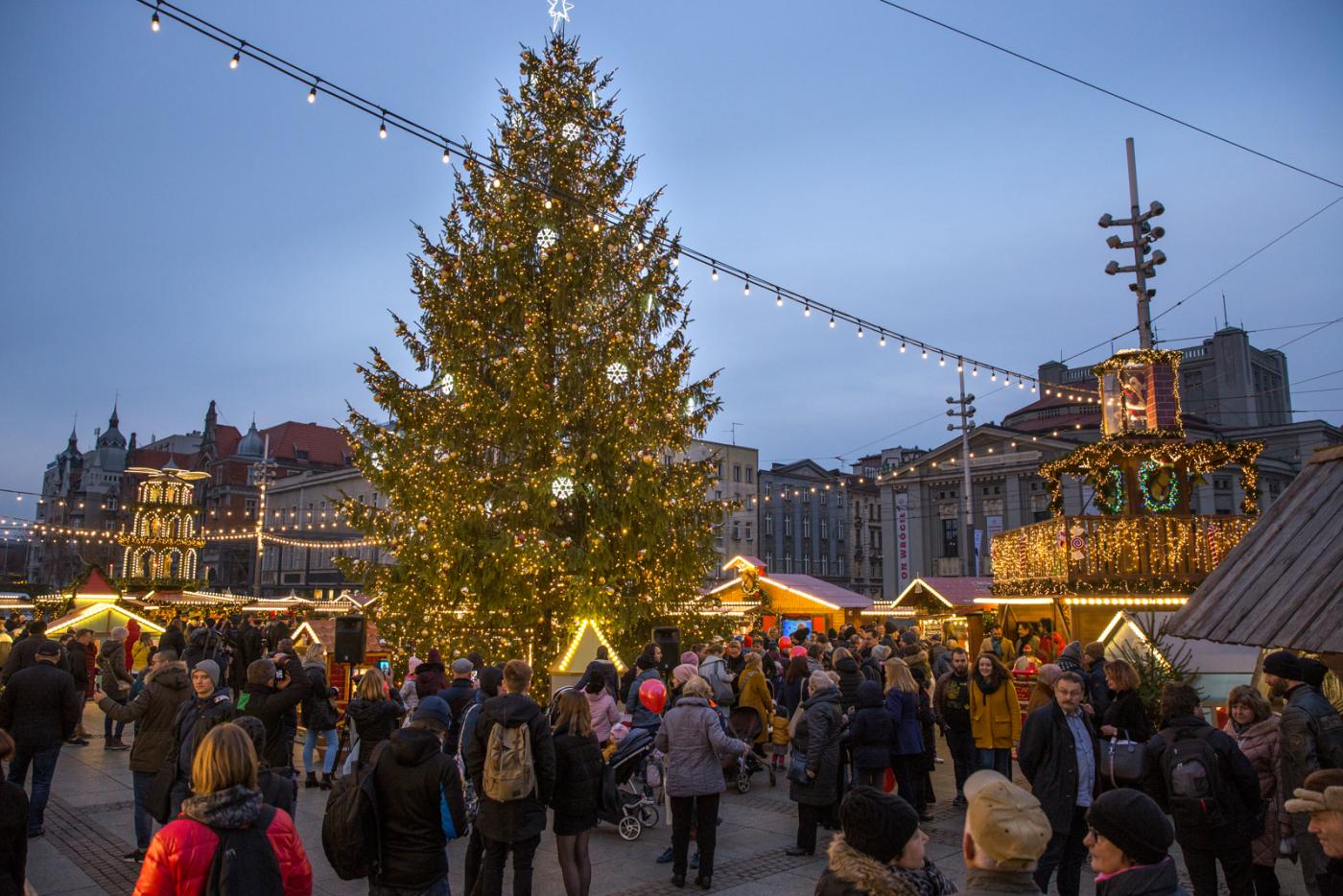 Świąteczne iluminacje oświetliły Katowice