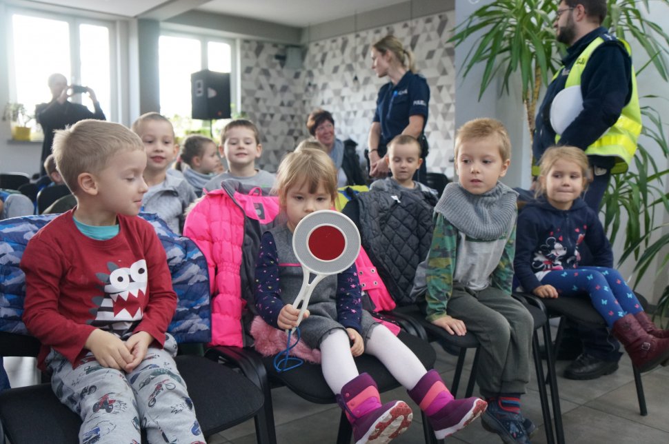 Policjanci z przedszkolakami o bezpieczeństwie