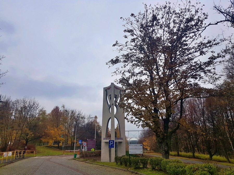 Zakończyła się renowacja Karolinki – rzeźby stojącej przy wejściu do Parku Śląskiego