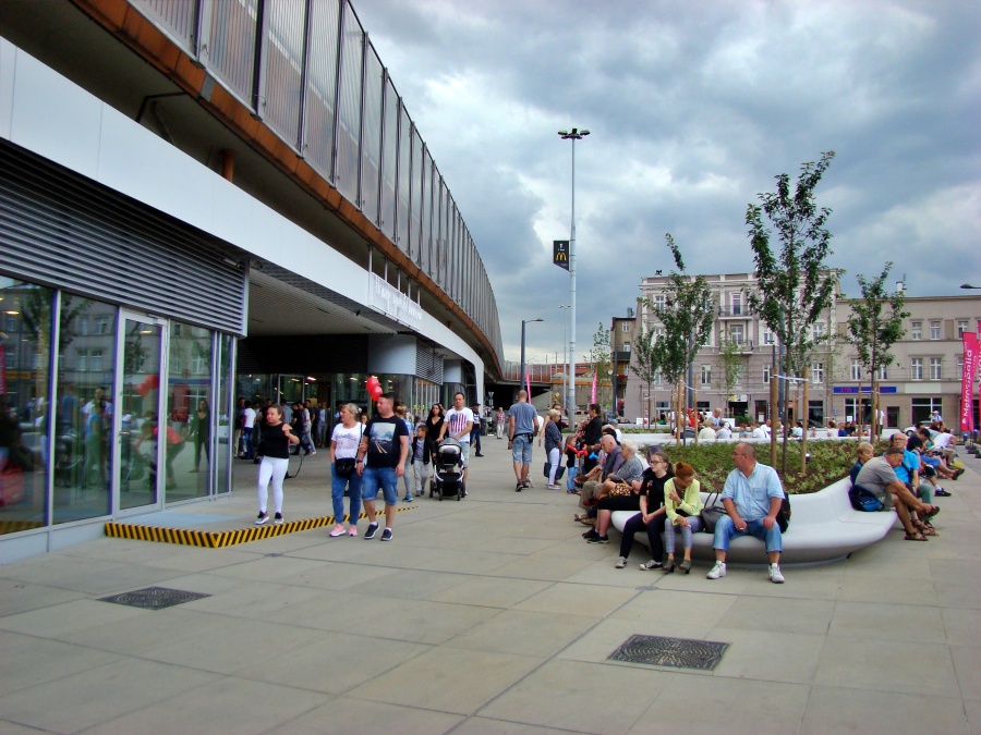 Drewniane ławki naruszą architektoniczną spójność rynku w Chorzowie? 