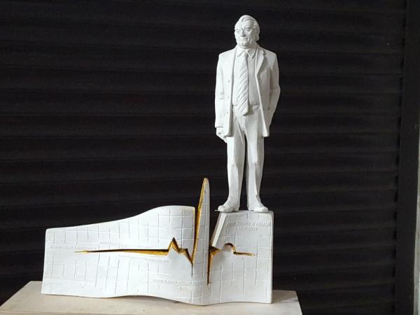 Zabrze: Trwają prace nad pomnikiem upamiętniającym prof. Zbigniewa Religę