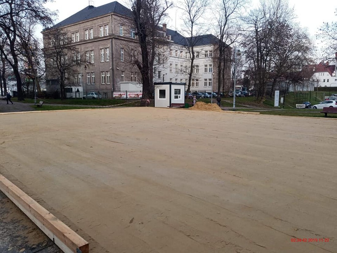 Otwarcie lodowiska w Zabrzu już 6 grudnia - skwer pod ratuszem jest przygotowany