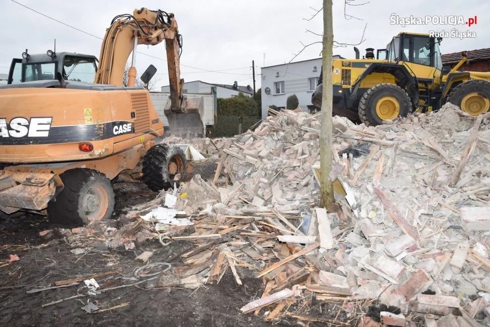 Ruda Śląska: W trakcie rozbiórki domu znaleźli stary pistolet