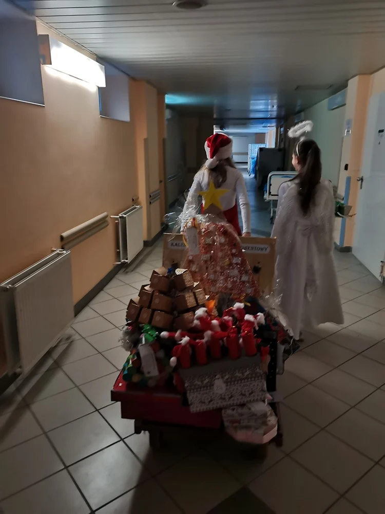 Podarowali dzieciom w szpitalu uśmiech 5