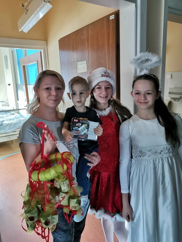 Podarowali dzieciom w szpitalu uśmiech 12