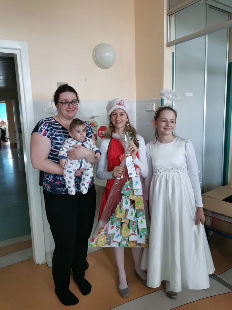 Podarowali dzieciom w szpitalu uśmiech 14