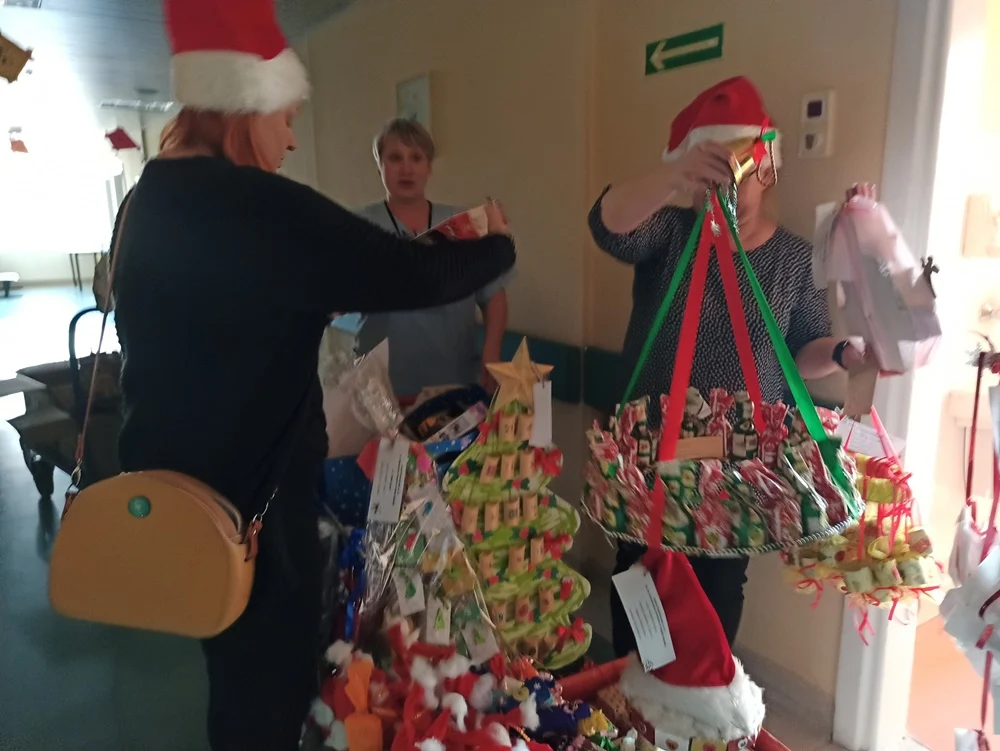 Podarowali dzieciom w szpitalu uśmiech 23