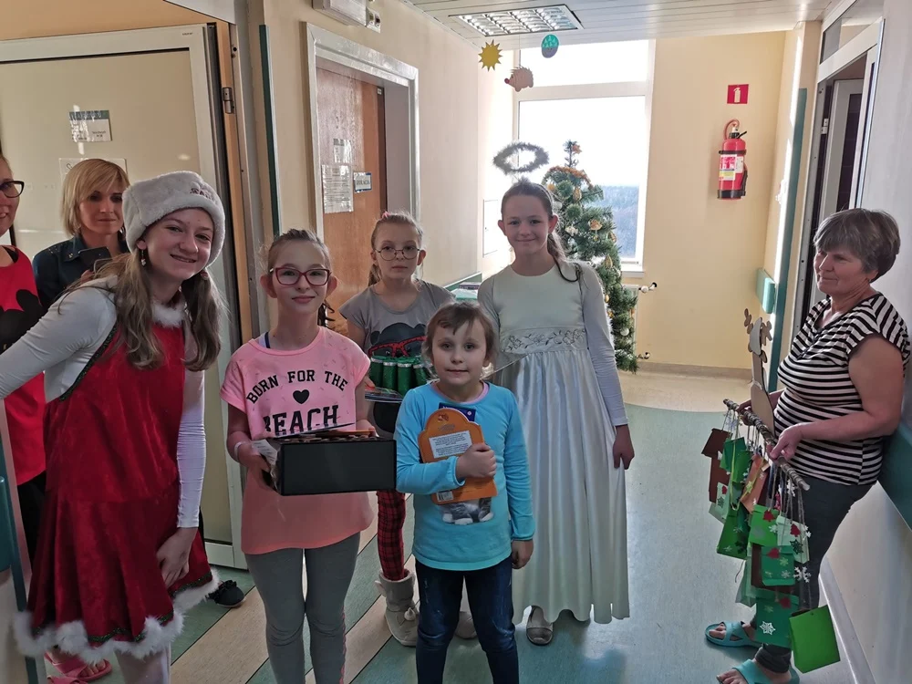 Podarowali dzieciom w szpitalu uśmiech 25